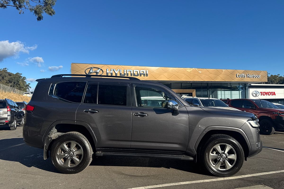 2022 Toyota Landcruiser Sahara FJA300R