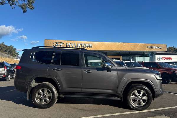 2022 Toyota Landcruiser Sahara FJA300R