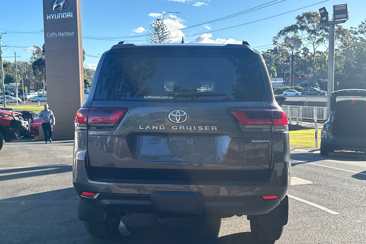 2022 Toyota Landcruiser Sahara FJA300R