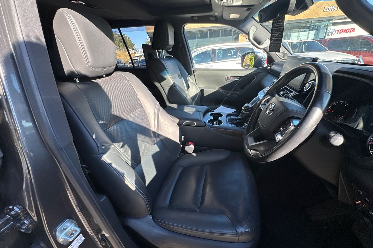 2022 Toyota Landcruiser Sahara FJA300R