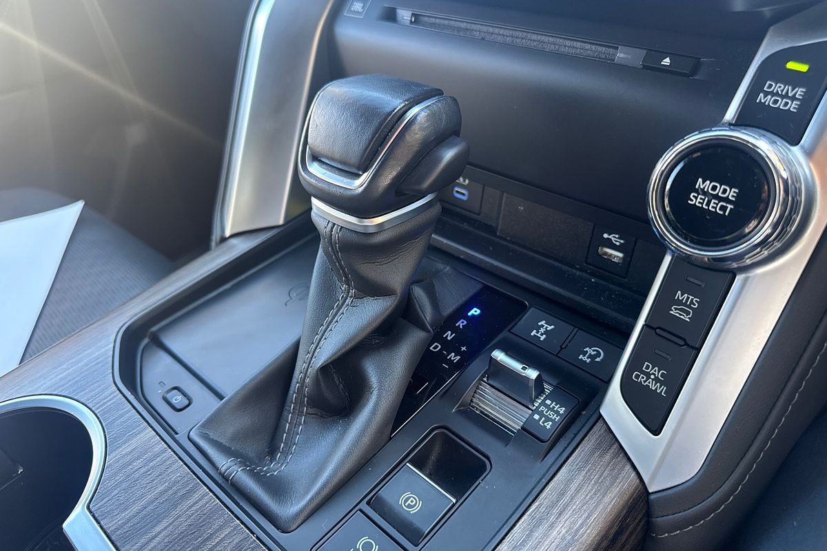 2022 Toyota Landcruiser Sahara FJA300R