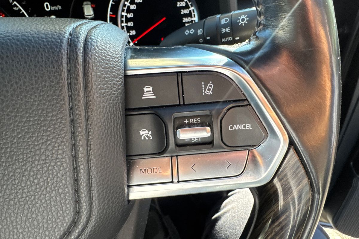 2022 Toyota Landcruiser Sahara FJA300R