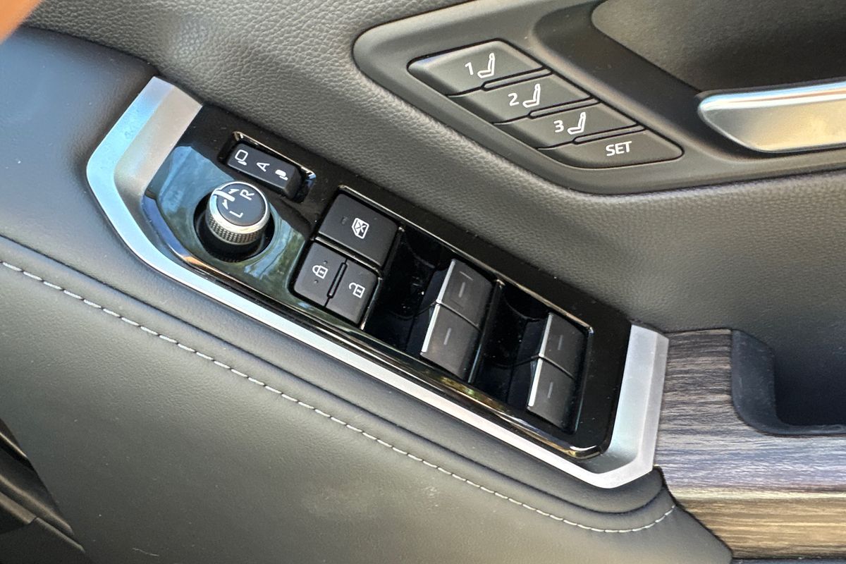 2022 Toyota Landcruiser Sahara FJA300R
