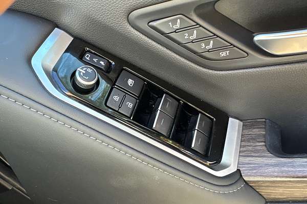 2022 Toyota Landcruiser Sahara FJA300R
