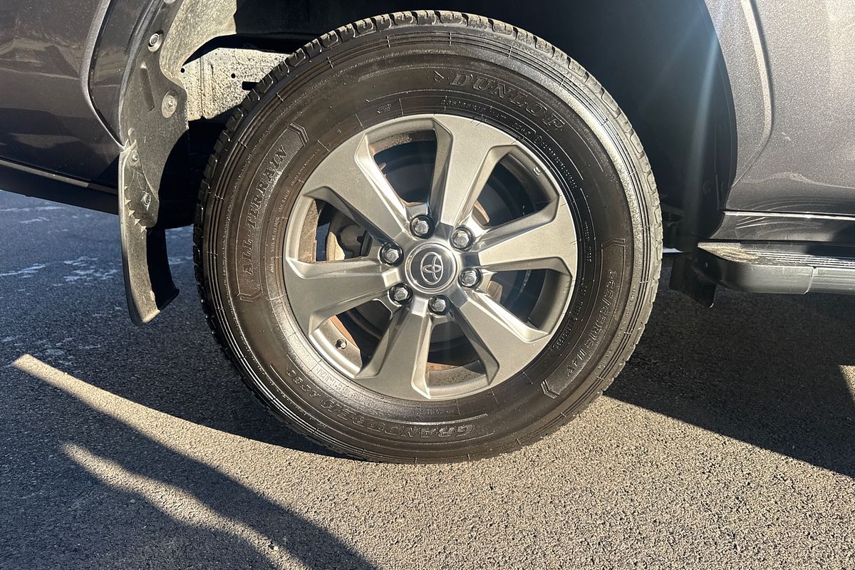 2022 Toyota Landcruiser Sahara FJA300R