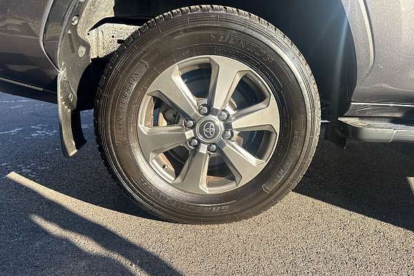 2022 Toyota Landcruiser Sahara FJA300R
