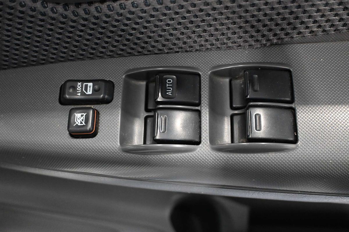 2013 Toyota Hilux SR KUN26R 4X4