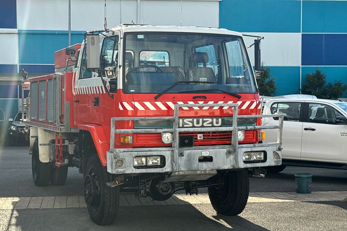 1995 Isuzu FTS DUAL CAB 700