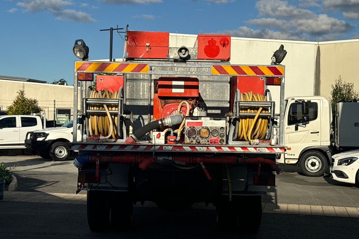 1995 Isuzu FTS DUAL CAB 700