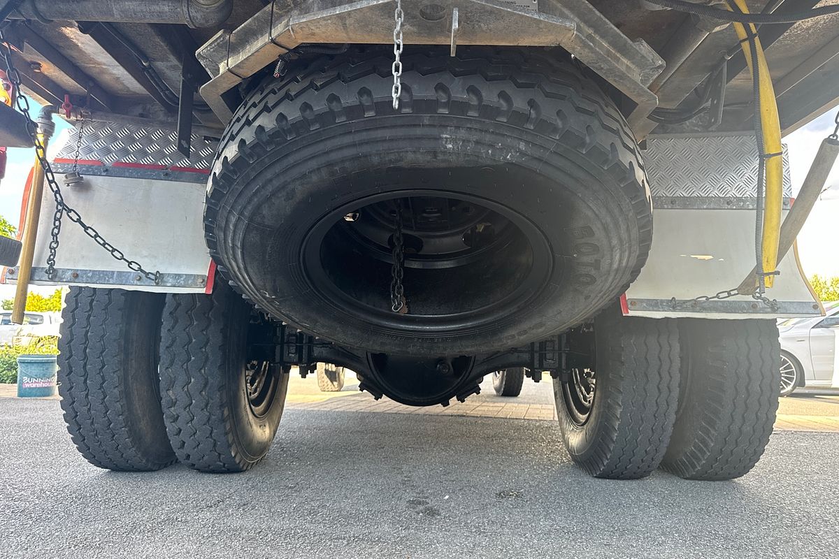 1995 Isuzu FTS DUAL CAB 700