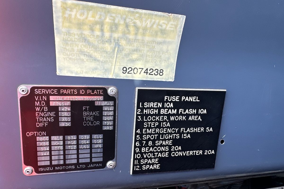 1995 Isuzu FTS DUAL CAB 700