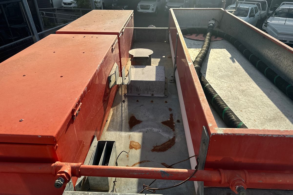 1995 Isuzu FTS DUAL CAB 700