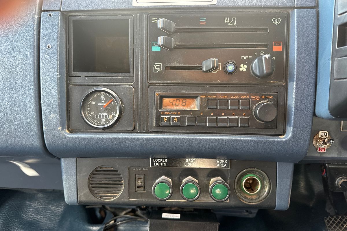 1995 Isuzu FTS DUAL CAB 700