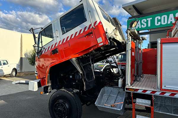 1995 Isuzu FTS DUAL CAB 700