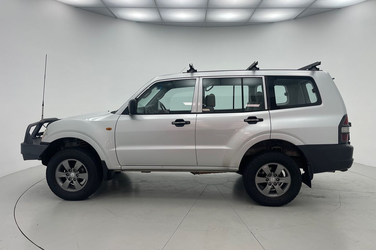 2000 Mitsubishi Pajero Exceed NM