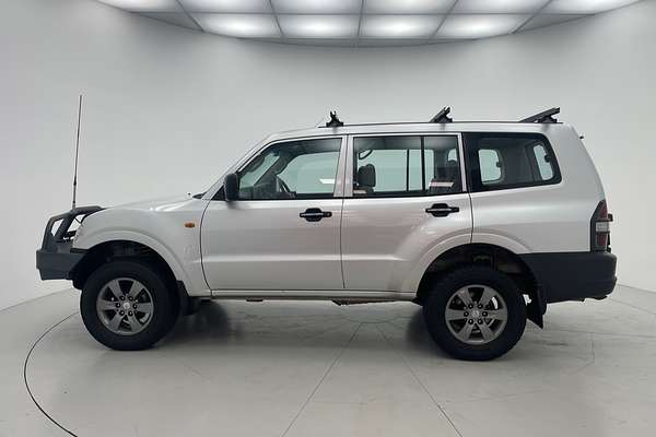2000 Mitsubishi Pajero Exceed NM
