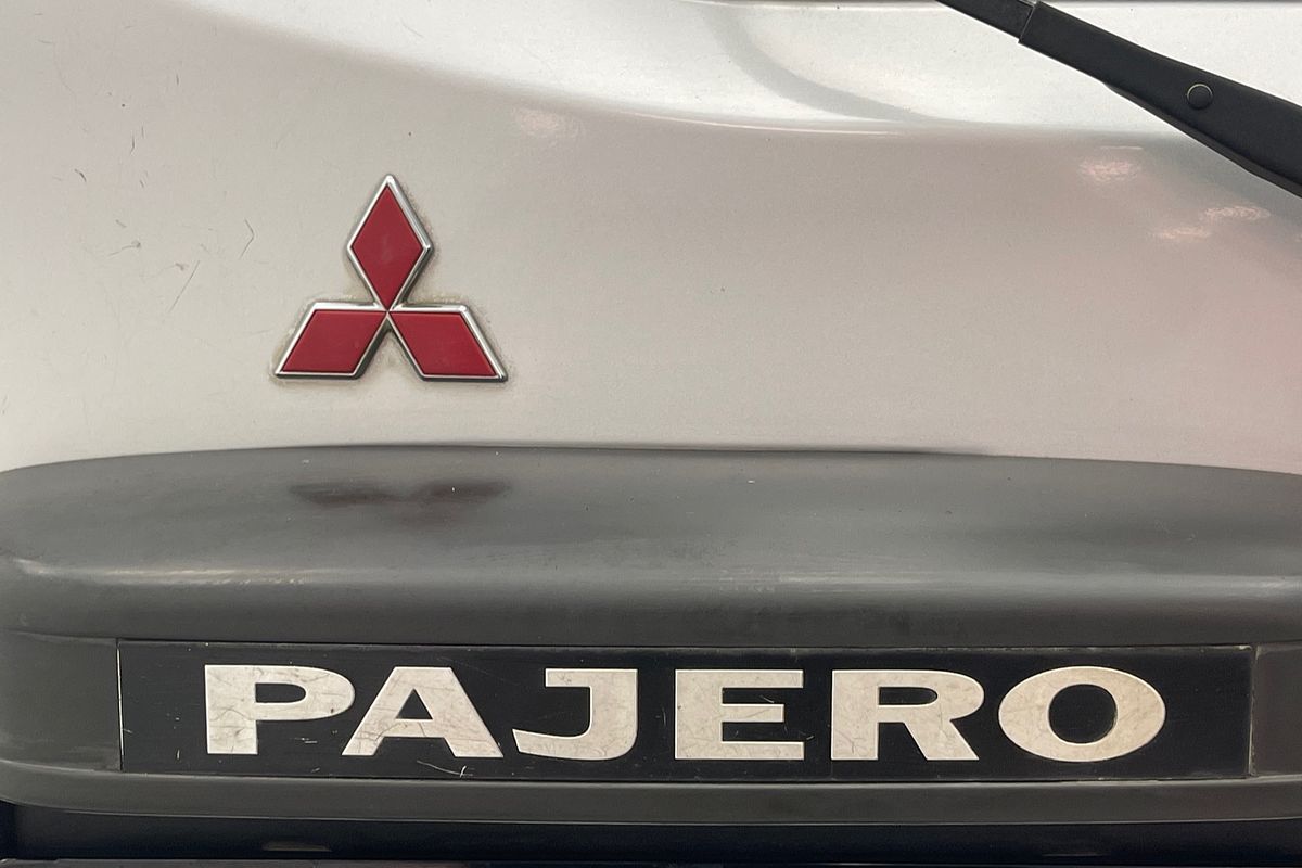 2000 Mitsubishi Pajero Exceed NM