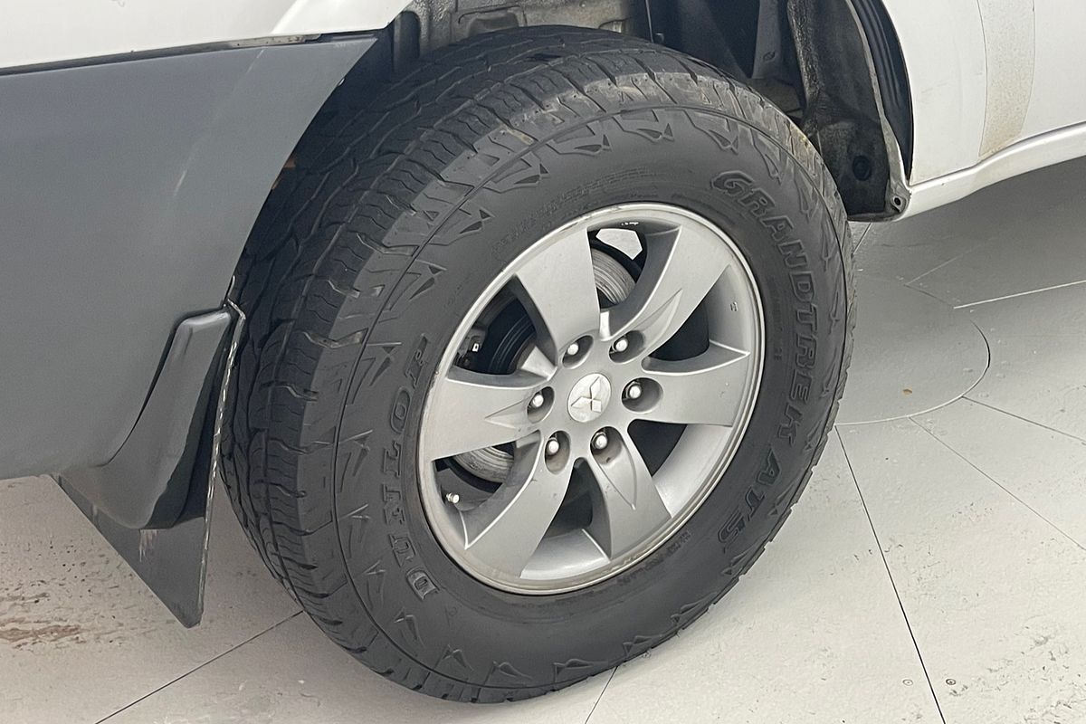 2000 Mitsubishi Pajero Exceed NM