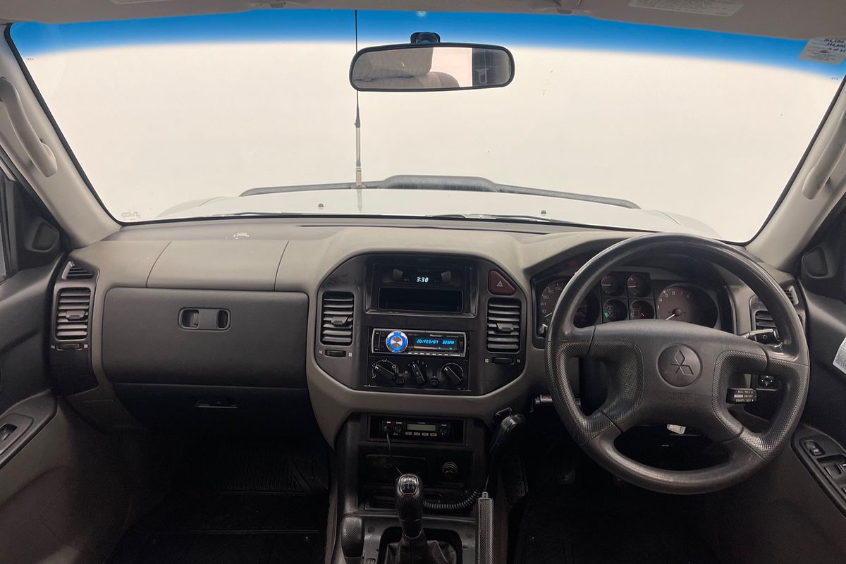 2000 Mitsubishi Pajero Exceed NM