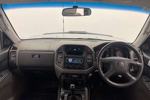 2000 Mitsubishi Pajero Exceed NM
