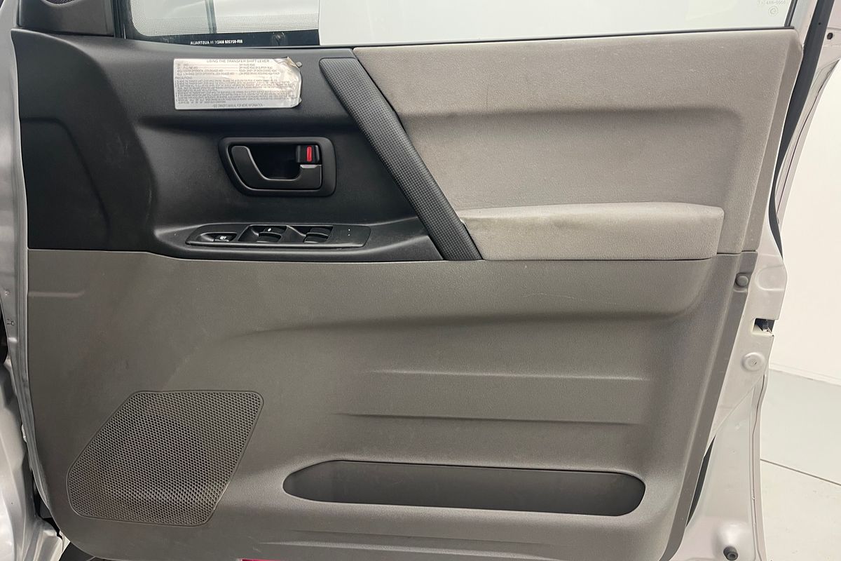 2000 Mitsubishi Pajero Exceed NM