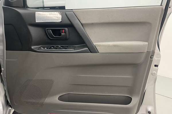 2000 Mitsubishi Pajero Exceed NM