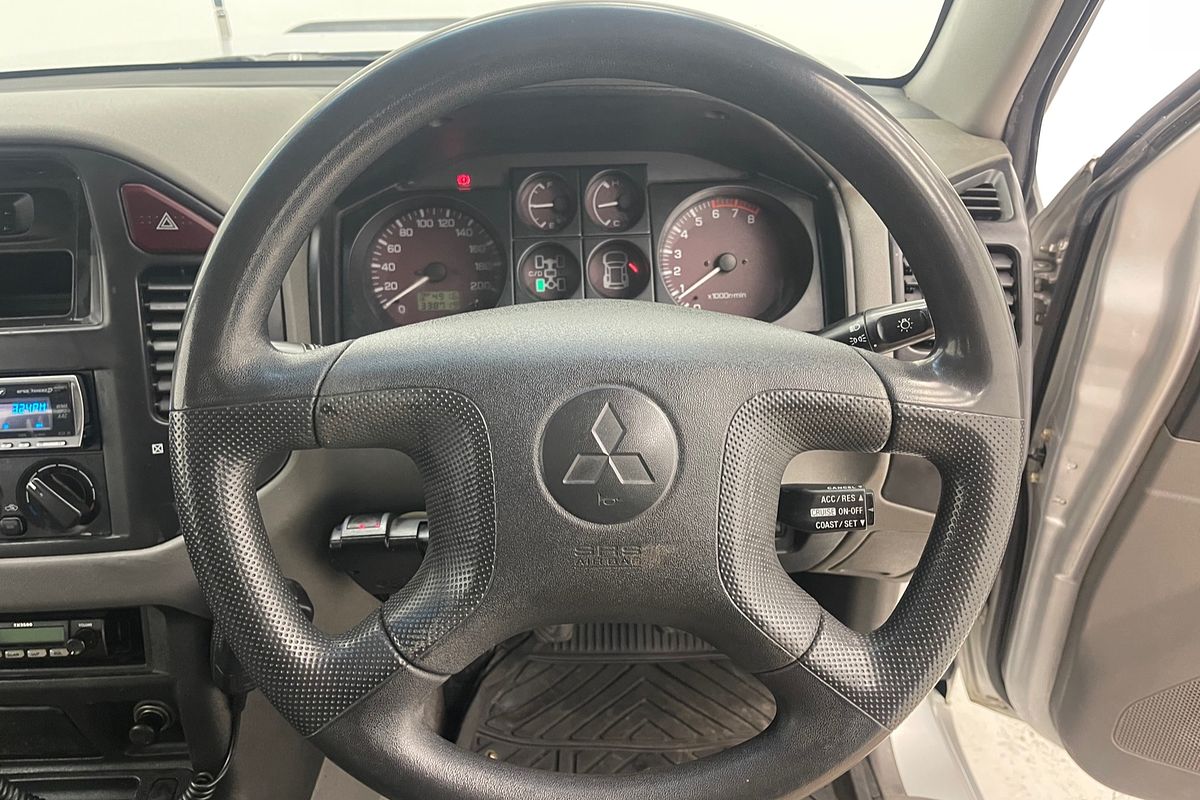 2000 Mitsubishi Pajero Exceed NM