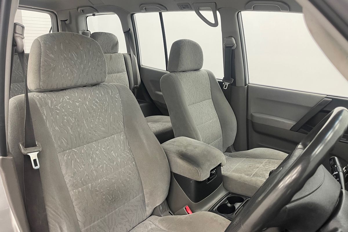 2000 Mitsubishi Pajero Exceed NM