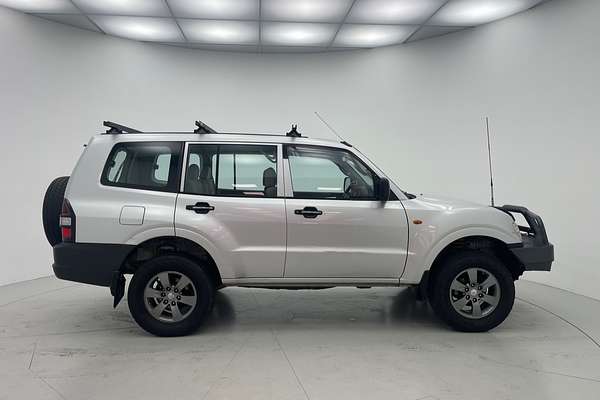 2000 Mitsubishi Pajero Exceed NM