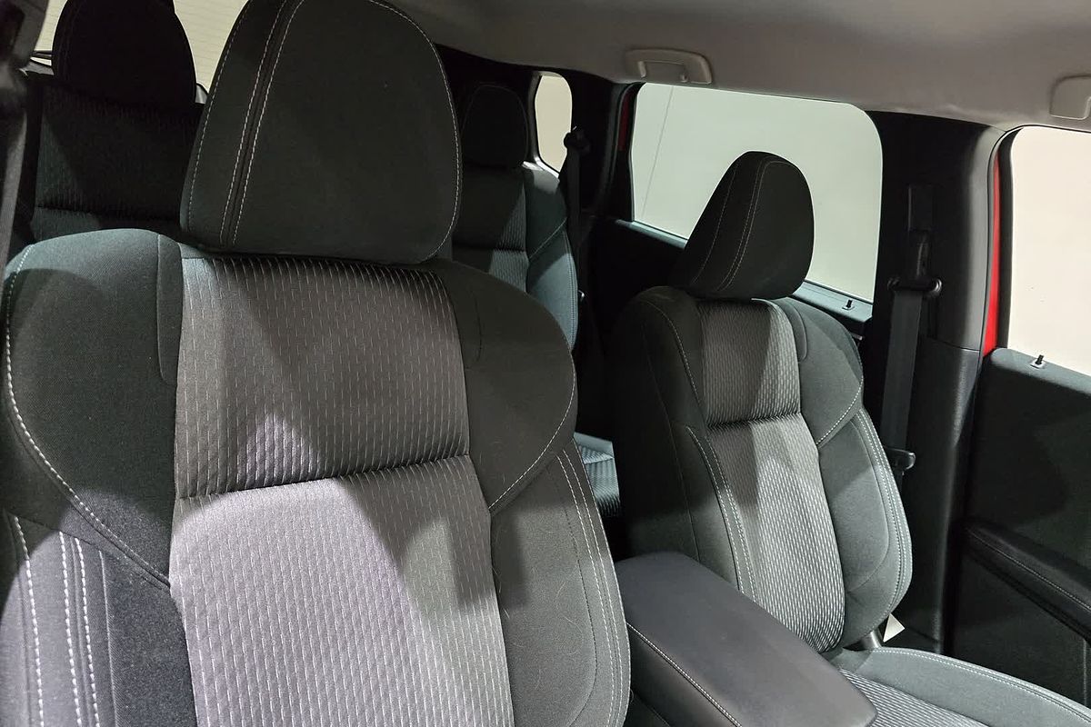2022 Mitsubishi OUTLANDER OUTLANDER LS 7 SEAT (AWD) ZM4L46