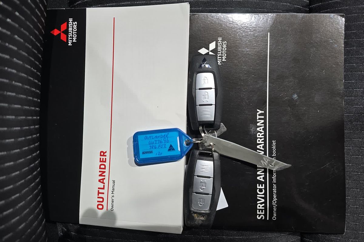 2022 Mitsubishi OUTLANDER OUTLANDER LS 7 SEAT (AWD) ZM4L46