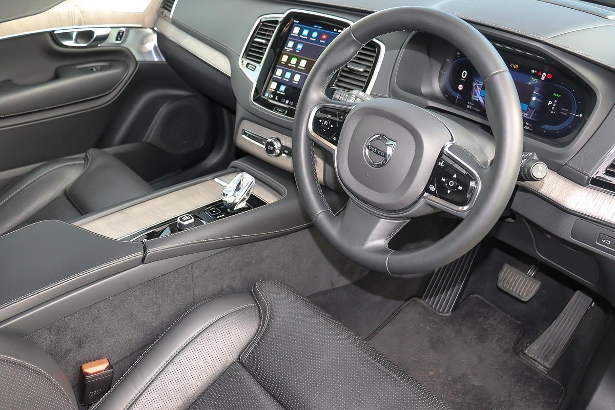2023 Volvo XC90 Recharge Ultimate T8 Plug-In Hybrid