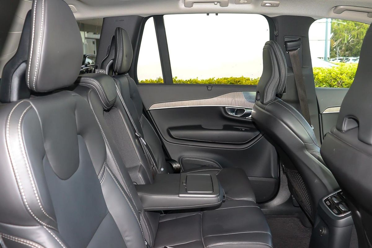 2023 Volvo XC90 Recharge Ultimate T8 Plug-In Hybrid