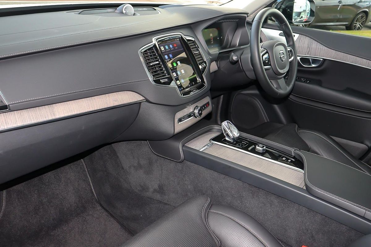 2023 Volvo XC90 Recharge Ultimate T8 Plug-In Hybrid
