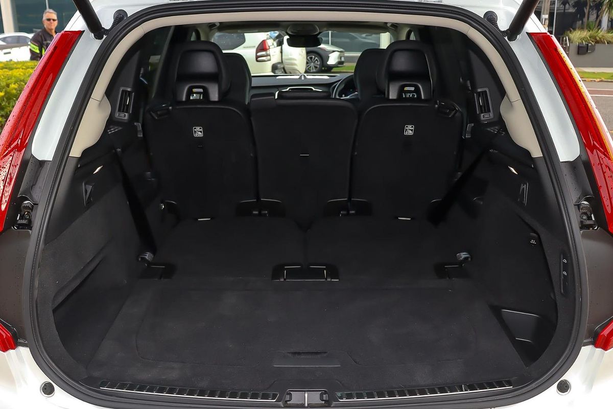 2023 Volvo XC90 Recharge Ultimate T8 Plug-In Hybrid