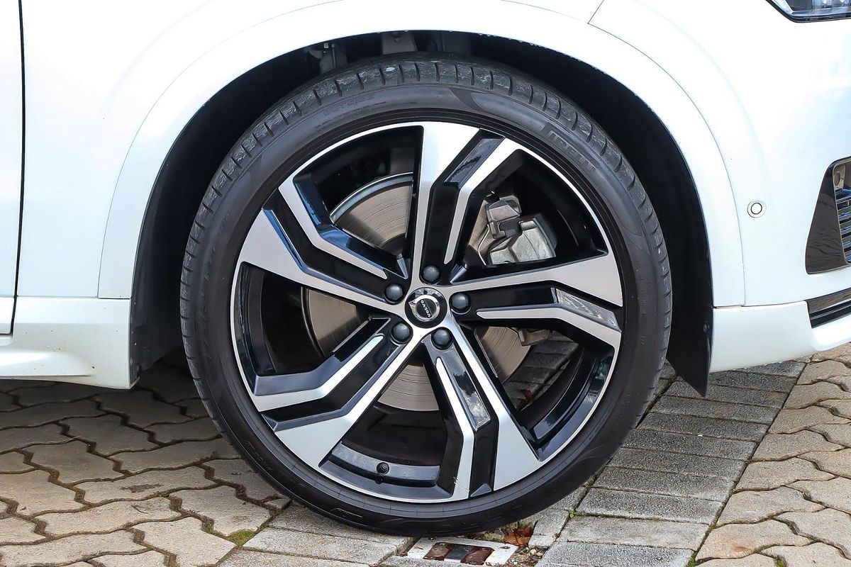 2023 Volvo XC90 Recharge Ultimate T8 Plug-In Hybrid