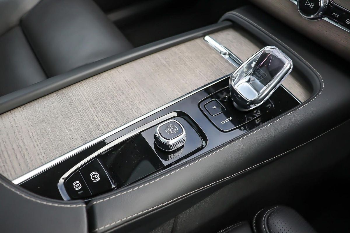 2023 Volvo XC90 Recharge Ultimate T8 Plug-In Hybrid