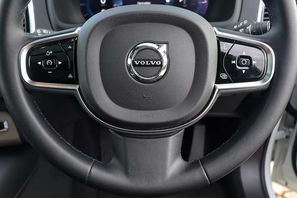 2023 Volvo XC90 Recharge Ultimate T8 Plug-In Hybrid