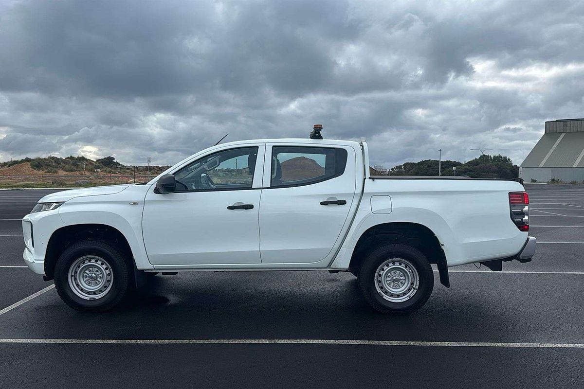 2019 Mitsubishi Triton GLX MR 4X4