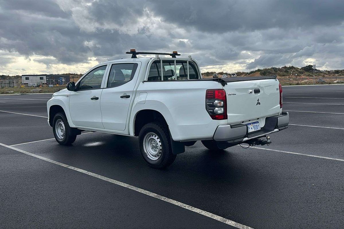 2019 Mitsubishi Triton GLX MR 4X4