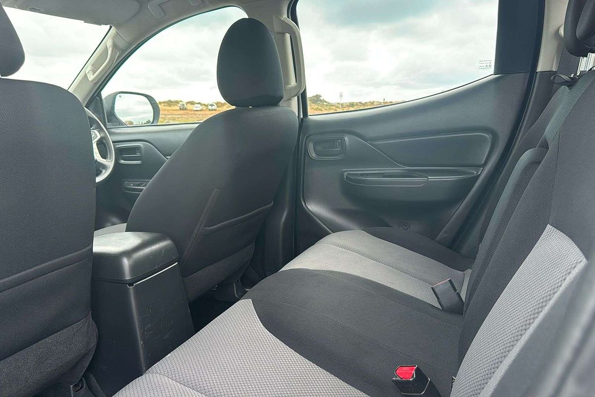 2019 Mitsubishi Triton GLX MR 4X4