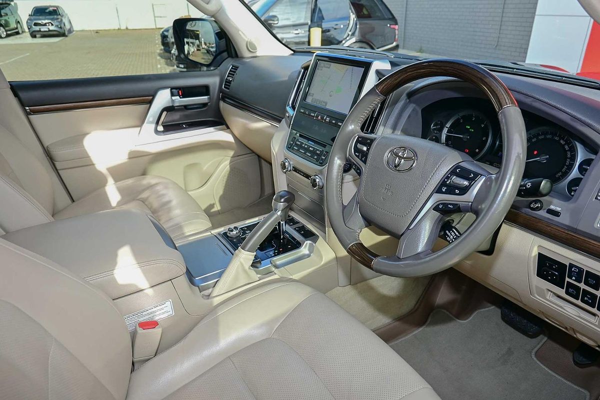 2020 Toyota Landcruiser Sahara VDJ200R