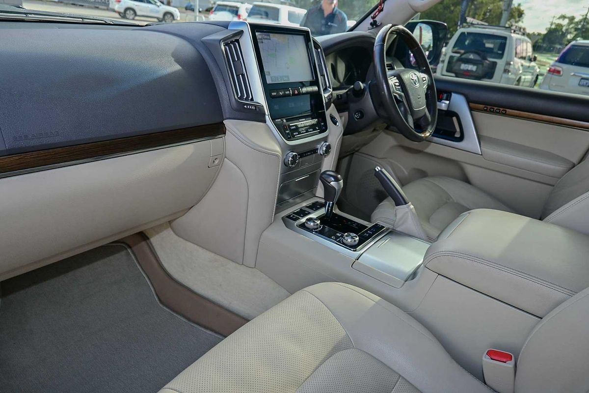 2020 Toyota Landcruiser Sahara VDJ200R