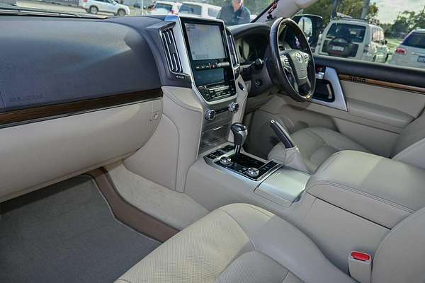 2020 Toyota Landcruiser Sahara VDJ200R