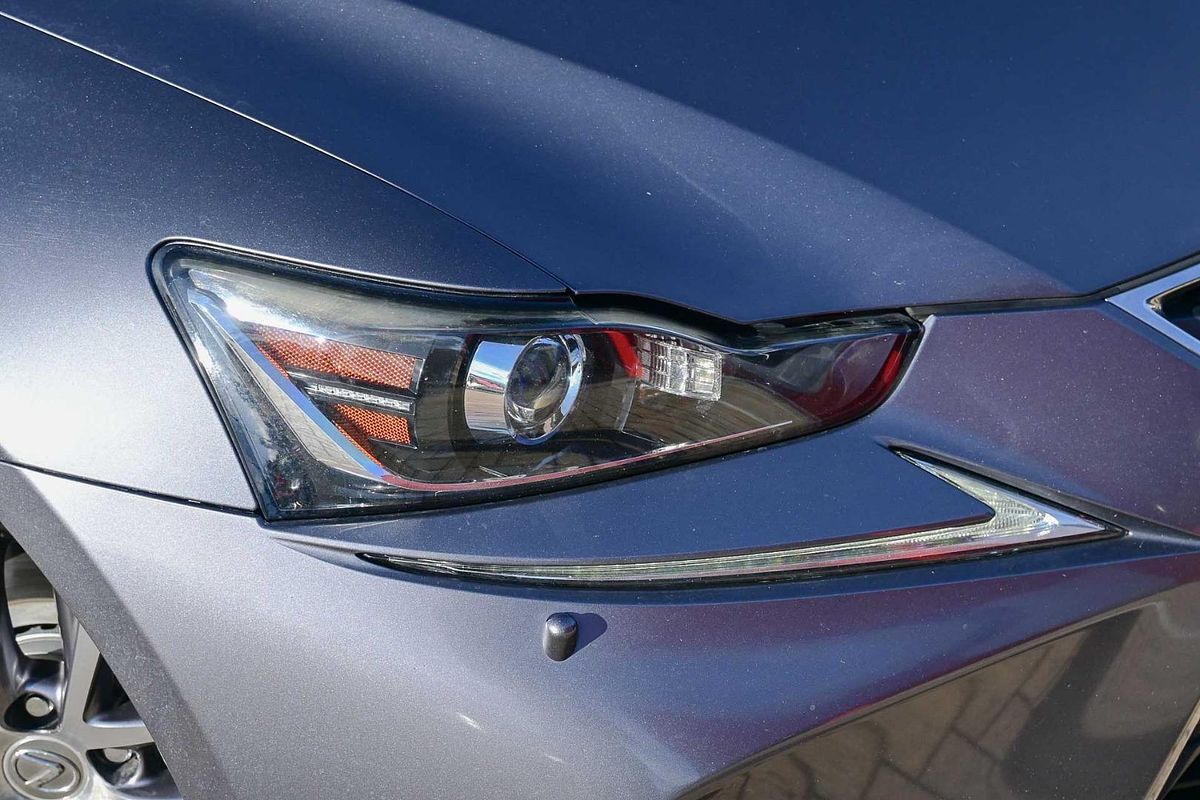 2017 Lexus IS IS200t Luxury ASE30R