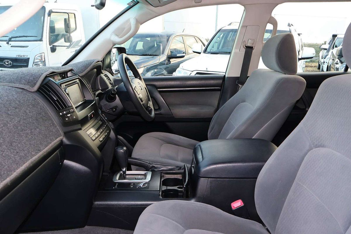 2012 Toyota Landcruiser GXL UZJ200R