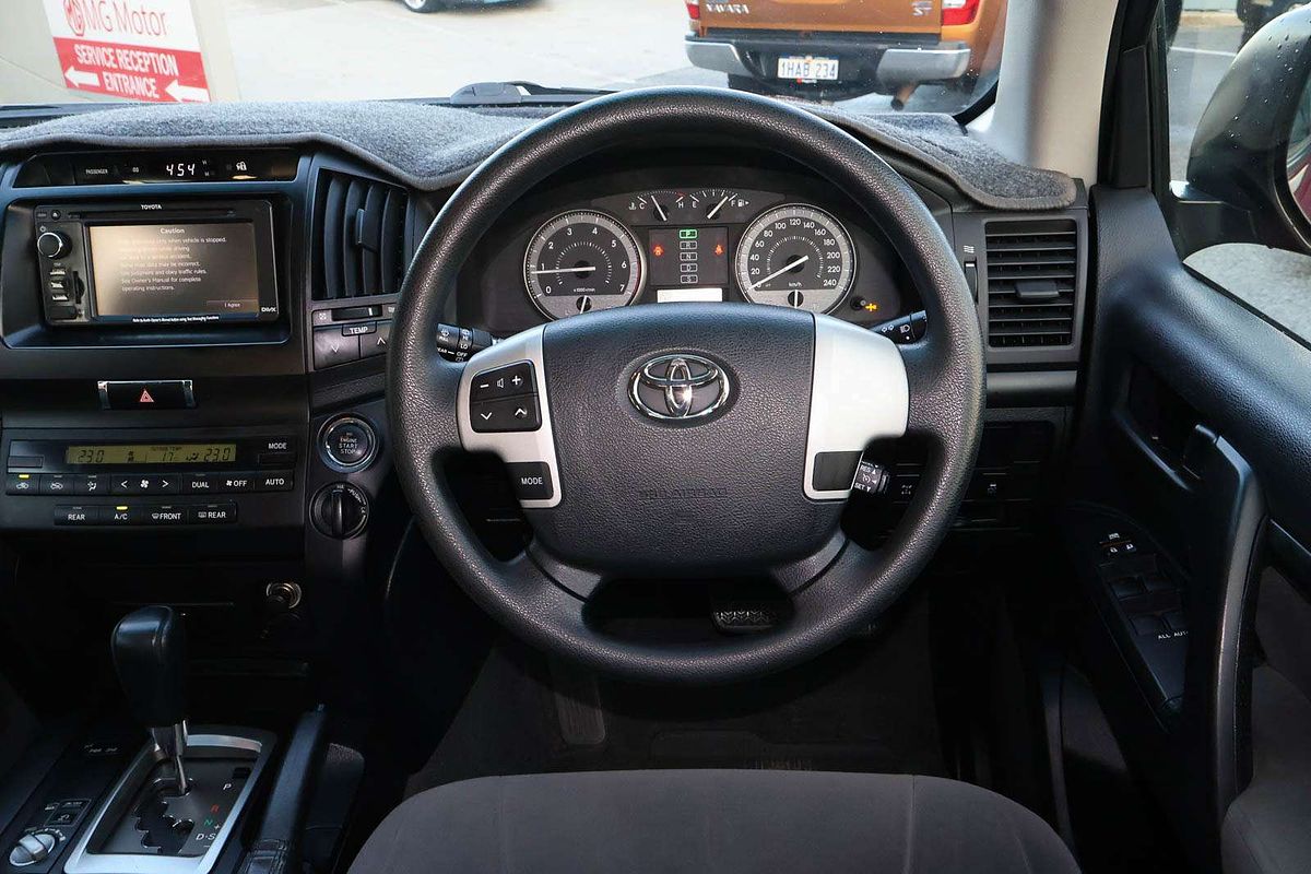 2012 Toyota Landcruiser GXL UZJ200R