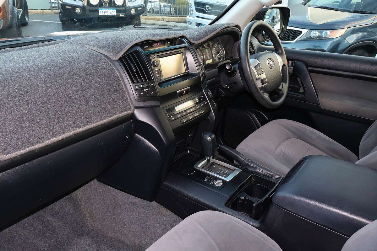 2012 Toyota Landcruiser GXL UZJ200R