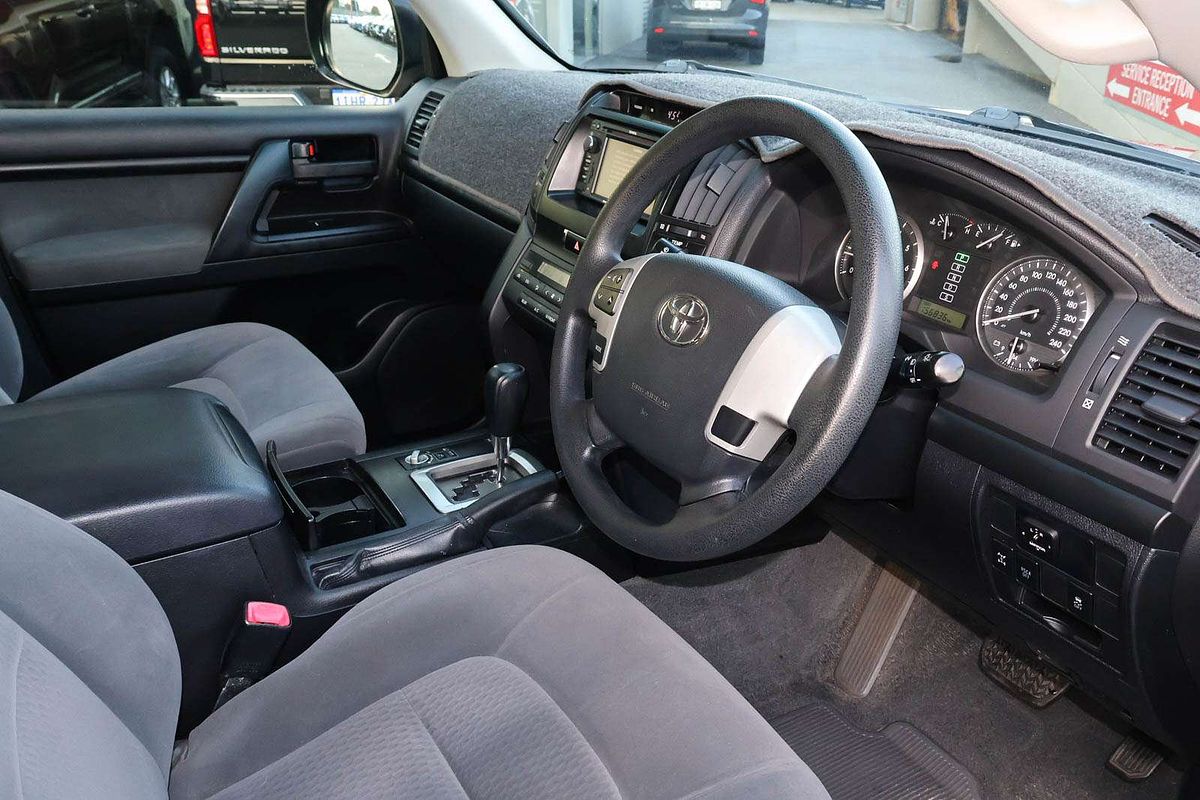 2012 Toyota Landcruiser GXL UZJ200R