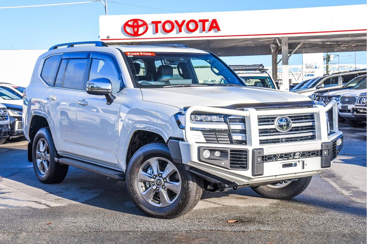 2023 Toyota Landcruiser Sahara FJA300R